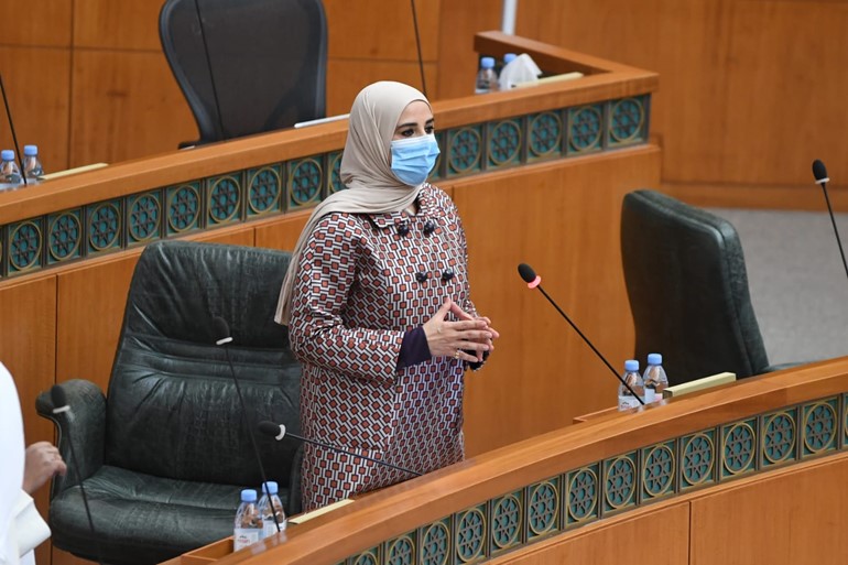 الوزيرة مريم العقيل 
