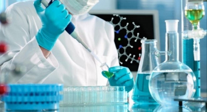 أطباء أميركيون يشكّكون في ما يتردد عن إحراز تقدم بشأن علاج «كورونا»