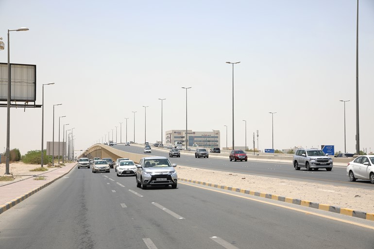 الطريق مقابل الأندلس	(ريليش كومار)
