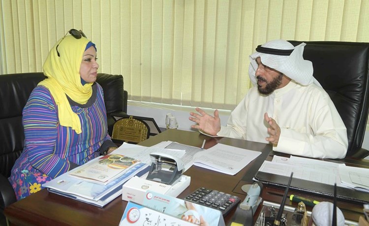جاسم الربيع متحدثا للزميلة ليلى الشافعي