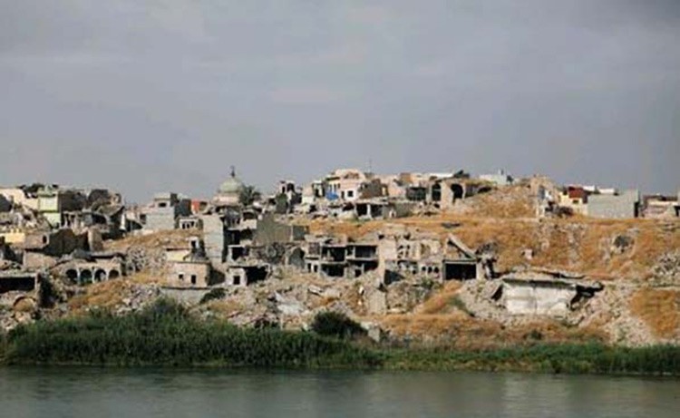 صورة لمبان مدمرة في البلدة القديمة في الموصل بتاريخ الثالث من يونيو الجاري (رويترز)