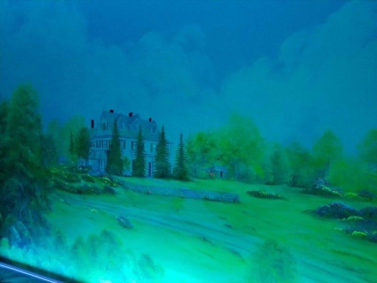 لا يغرنك المظهر الخارجي .. منزل صغير للبيع مقابل 18 مليون دولار