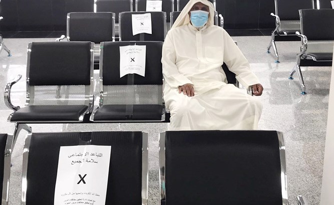 «المرور» ألزمت المتقدمين لاستخراج دفاتر المركبات بالتباعد وارتداء الكمامة في أول يوم عمل