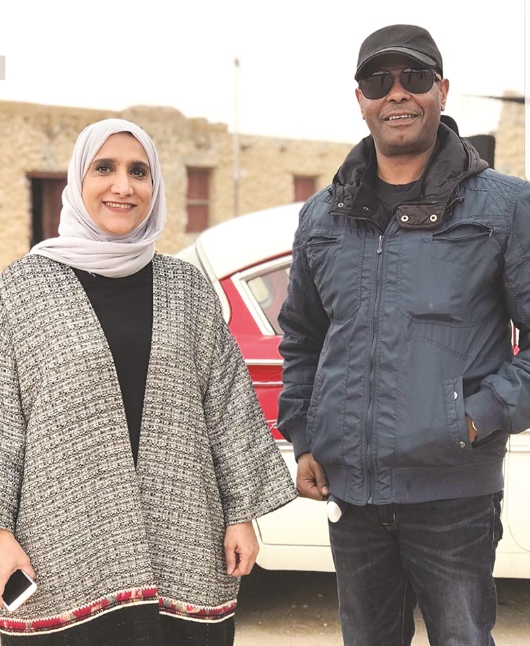 المخرج محمد دحام مع الكاتبة منى الشمري