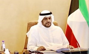 الشيخ أحمد المنصور خلال الاجتماع