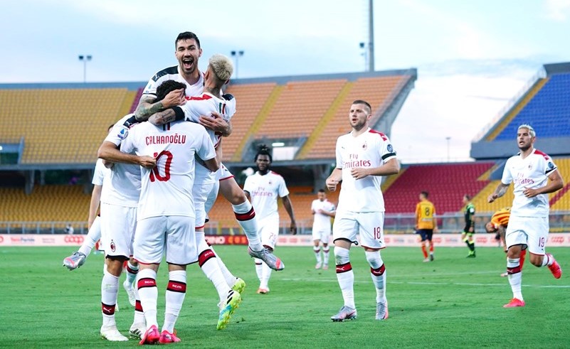 ميلان يتلاعب بليتشي.. وأتالانتا يعيد الفرحة لـ «برغامو»