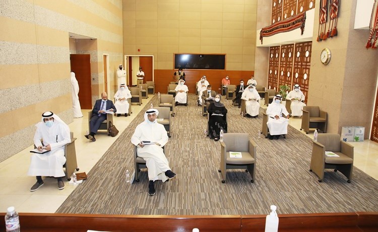 الحرص على إجراءات التباعد بين الحضور خلال العمومية
