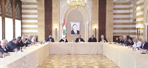  الرئيس سعد الحريري مترئسا اجتماعا لكتلة المستقبل النيابية في بيت الوسط	(محمود الطويل)
