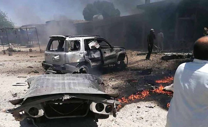 صورة تداولها ناشطون من موقع انفجار المفخخة في تل حلف بريف دير الزور