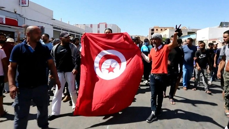 بالفيديو.. يوم ثالث من التظاهرات في تونس للمطالبة بالإفراج عن أحد الناشطين