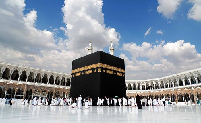 بالفيديو.. هكذا تم غسل وتعقيم سطح الكعبة المشرفة
