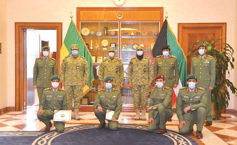 اللواء الركن فالح شجاع فالح مع المكرمين