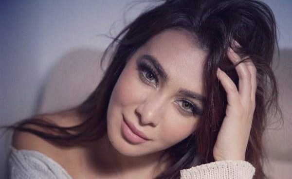 بالفيديو.. ممثلة مصرية تقلد إليسا في أغنية "سلملي عليه"