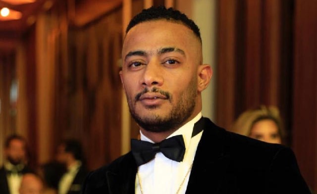 فتاة تحوّل ملامحها لمحمد رمضان.. والأخير يرد