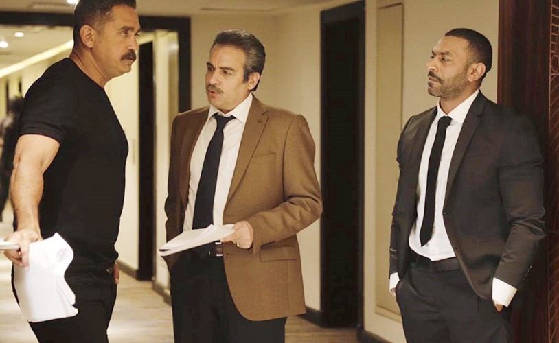 مشهد يجمع الفنان احمد عبد العزيز وامير كرارة من مسلسل كلبش3