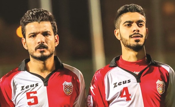 عادل وعايد الظفيرى لاعبا فريق الصليبخات لكرة القدم