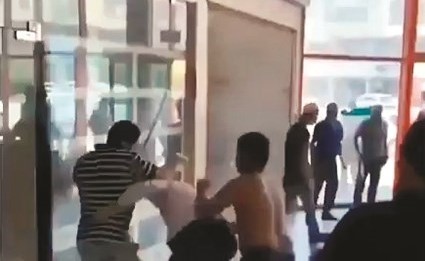  واستخدمت حديدة