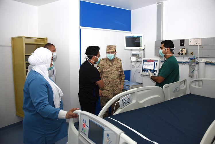 الكادر الطبي بمستشفى جابر الأحمد للقوات المسلحة