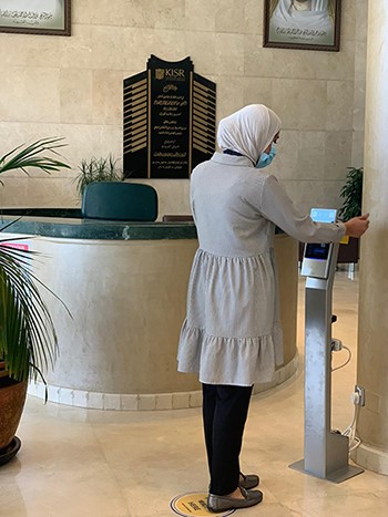 «الأبحاث» يعود إلى الحياة بتناوب الموظفين للعمل في المكاتب أو «عن بعد»