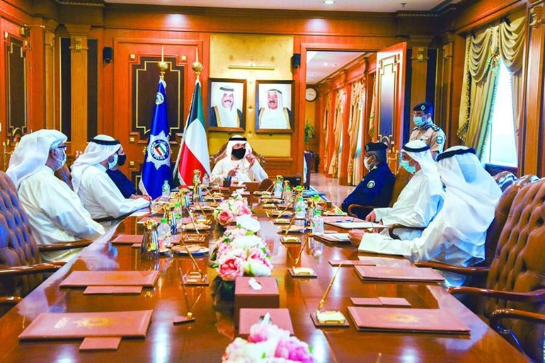 وزير الداخلية بحث مع مدير "المركزي لتكنولوجيا المعلومات" تطوير المنظومة الأمنية تكنولوجياً والتحول إلى المنصات الرقميــة