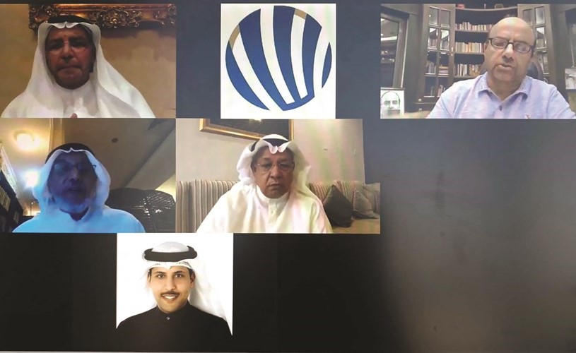 د. سعد البراك ود. بشير الرشيدي ود. ابراهيم الخليفي ود. محمد الزامل وعبدالرحمن الرشيدي خلال جلسات المؤتمر