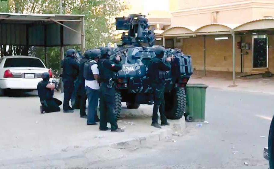 رجال القوات الخاصة خلال المواجهة مع المواطن المسلح