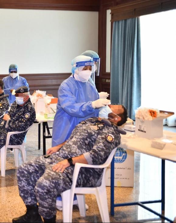 فريق "الصحة العامة" يجري مسحات لأفراد القوات الخاصة