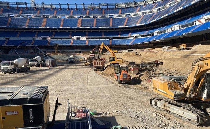 الأنبوب الضخم والكهف الأخضر.. ماذا يجري تحت ملعب ريال مدريد؟