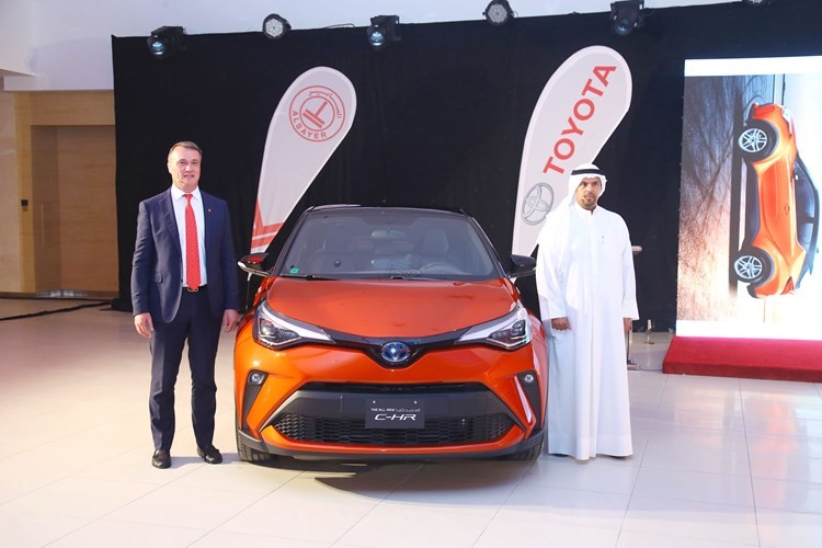 بدر فيصل الساير ومارتن أهيرني بعد الكشف عن C - HR الجديدة كليا