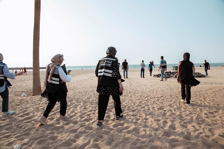 بالفيديو والصور.. هيئة البيئة تقوم بعمل حملة تفتيشية على عدد من شواطئ الكويت