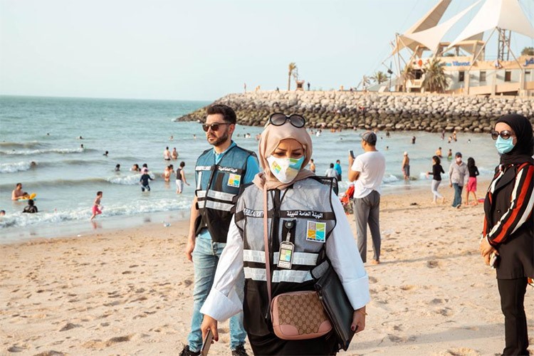 بالفيديو والصور.. هيئة البيئة تقوم بعمل حملة تفتيشية على عدد من شواطئ الكويت