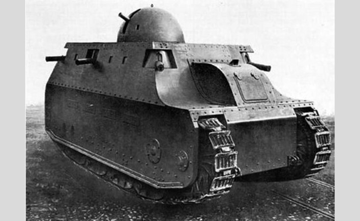 متحمسون إيطاليون يعيدون بناء دبابة تعود إلى الحرب العالمية الأولى