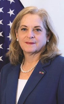 السفيرة الأميركيةألينا رومانوسكي