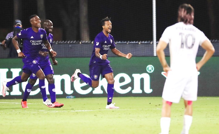 أورلاندو يهزم ميامي في استئناف الدوري الأميركي
