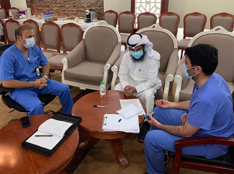 وكيل "الفنية" يتفقد مستشفى الكويت الميداني