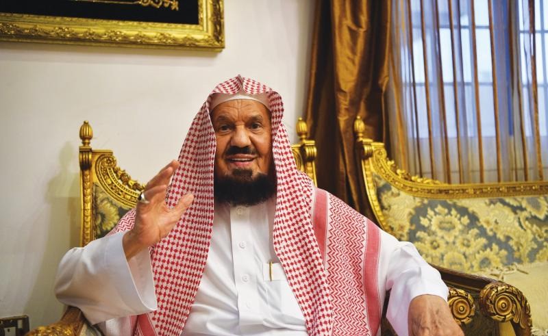 بالفيديو.. الشيخ المنيع يوضح حكم إهداء ثواب قراءة القرآن للوالدين