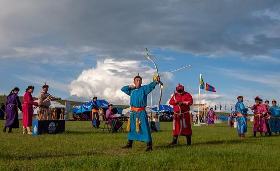 بالفيديو.. مهرجان "الرياضات الثلاث" في منغوليا من دون حضور لأول مرة منذ 800 عام