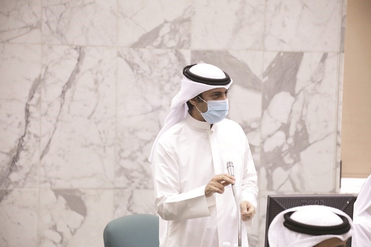 د.علي بن ساير متحدثا