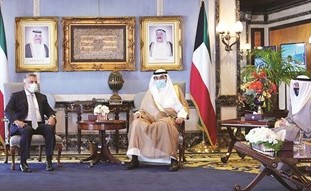  سمو رئيس الوزراء الشيخ صباح الخالد مستقبلا بحضور الشيخ د.أحمد ناصر المحمد مبعوث الرئيس اللبناني مدير عام الأمن العام اللبناني اللواء عباس ابراهيم