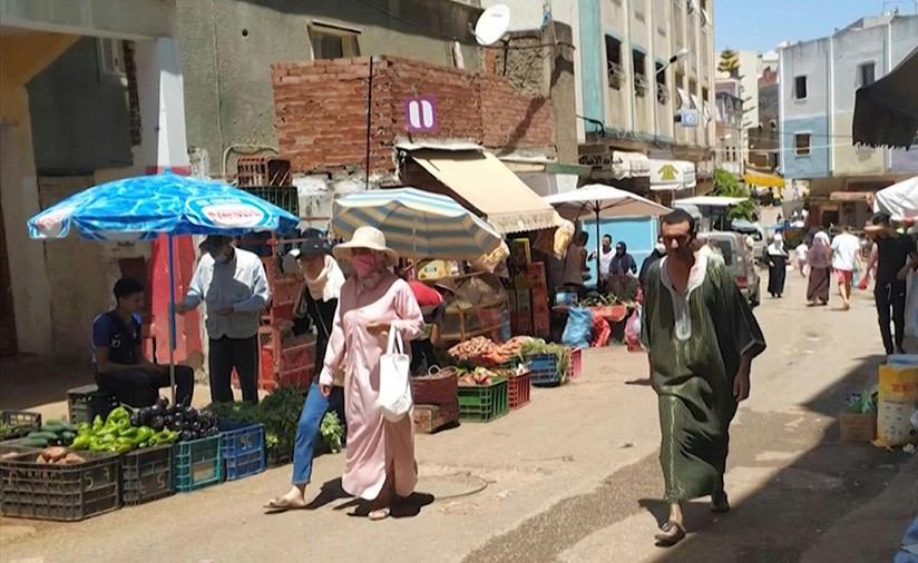 بالفيديو.. إعادة فرض تدابير العزل في مدينة طنجة المغربية جراء بؤر لكوفيد-19