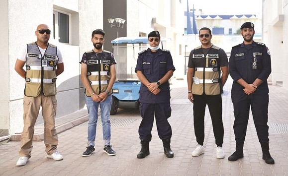 العقيد عبداللطيف العدواني والنقيب د.فايز المعضادي وعدد من رجال الدفاع المدني(فريال حماد)
