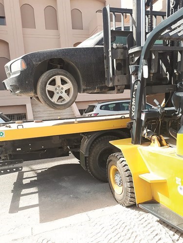 رفع احدى السيارات