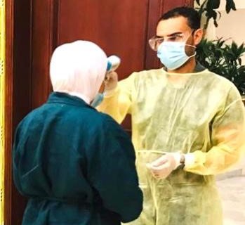 فريق الصحة العامة المتنقل فحص منتسبي "الخارجية"