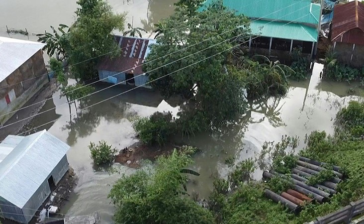 بالفيديو.. ثلث بنغلادش غارق بمياه الأمطار الموسمية التي تضرب جنوب آسيا