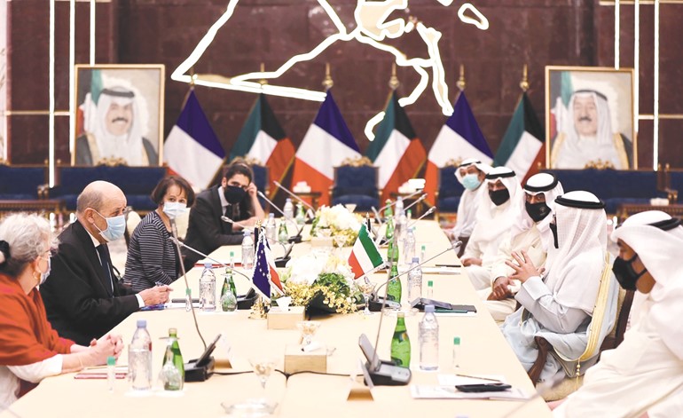 جانب من جولة المباحثات بين الكويت وفرنسا