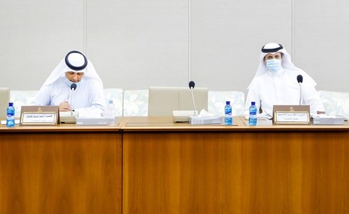 خالد العتيبي وأحمد الفضل أثناء اجتماع اللجنة التشريعية