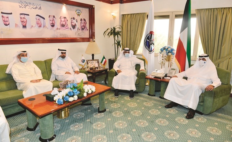 محافظ الأحمدي يتابع الاستعدادات للعام الدراسي 2020/2021