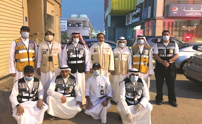 عدد من أعضاء اللجنة خلال الجولة التفتيشية