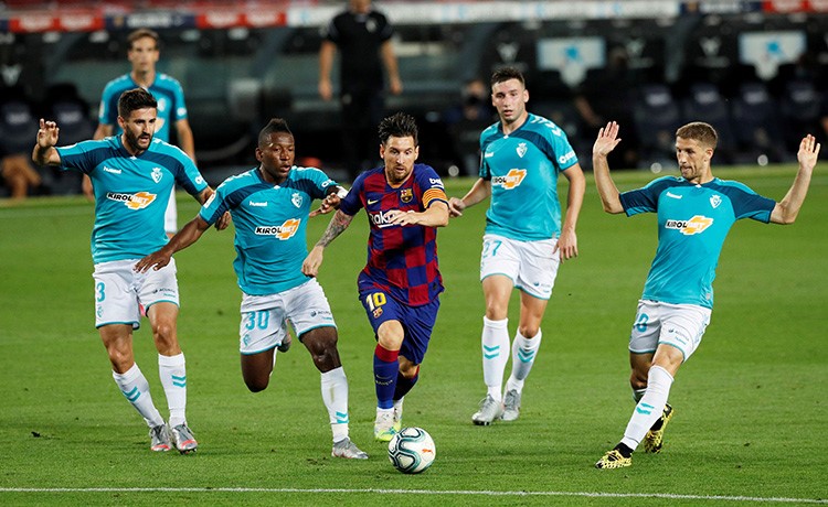 ميسي ينفجر: برشلونة أصبح سيئاً وغريباً.. وريال مدريد استحق الفوز بلقب الليغا