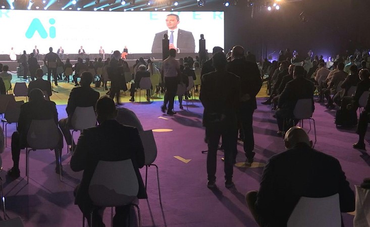 بالفيديو.. دبي تنظم أول مؤتمر على أرض الواقع منذ تدابير الإغلاق جراء كورونا